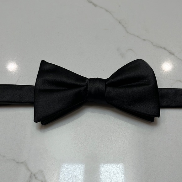 American Traditions bowtie, black, see photo for size. - Picture 1 of 3